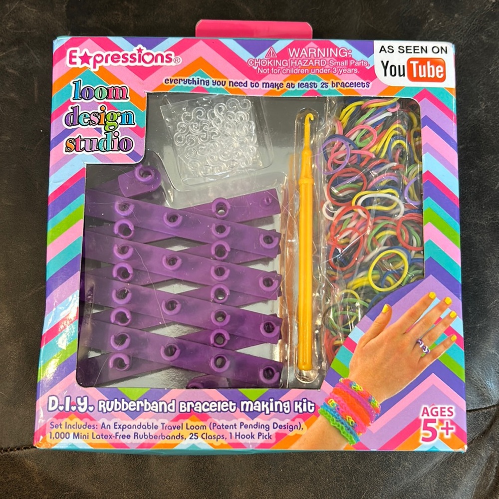 Expressions Expano Band Loom Design Studio Kit. DIY rubber and bracelet maker